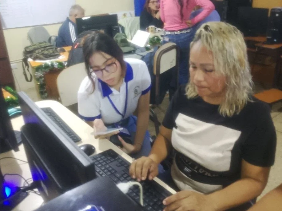 Fundayacucho brinda atención socioeconómica directa a estudiantes de UNEARTE Araure