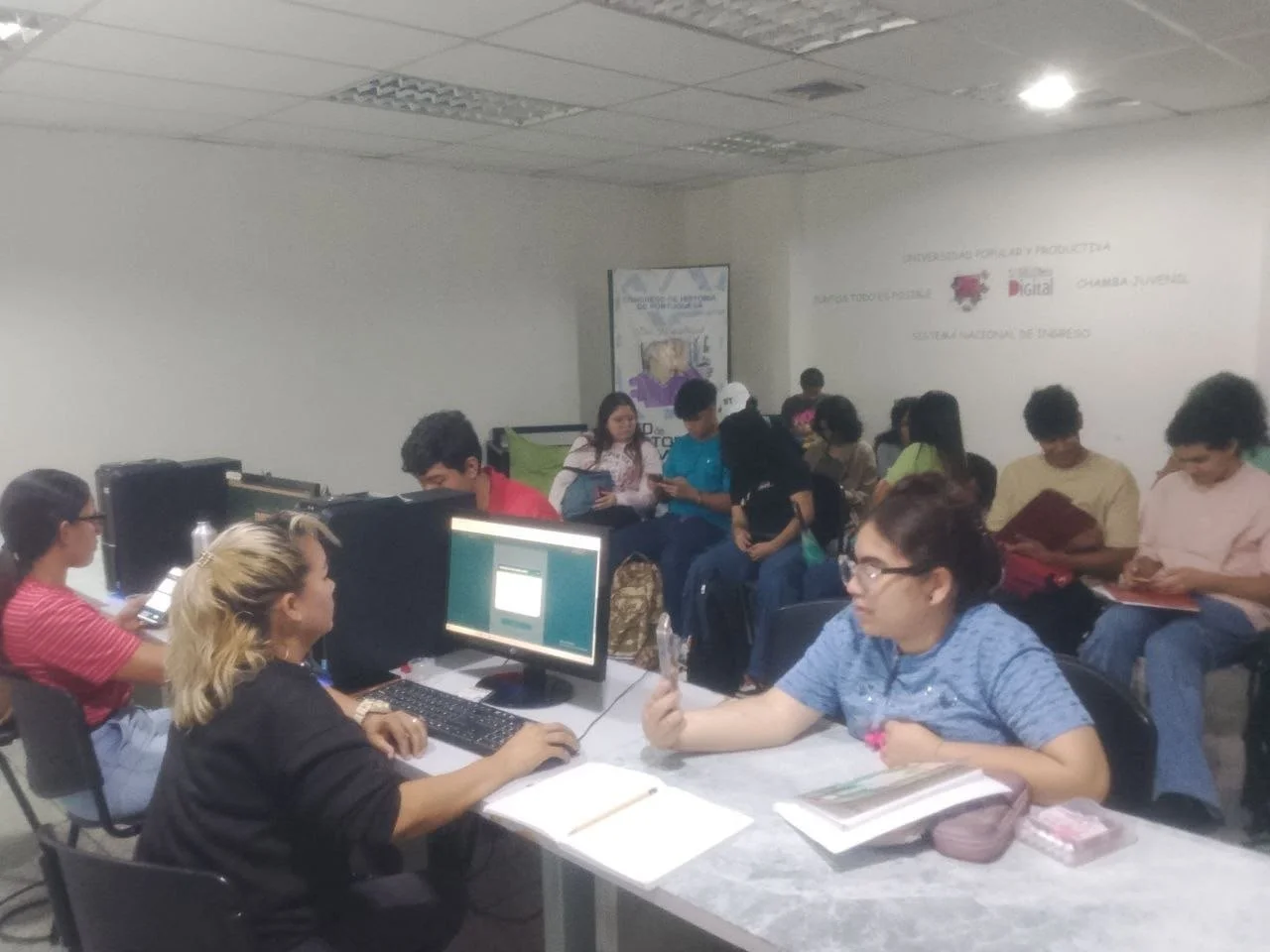 Fundayacucho brinda atención socioeconómica directa a estudiantes de UNEARTE Araure